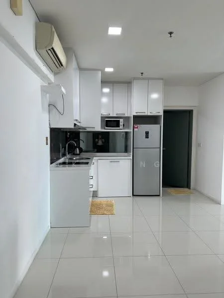 Kitchen features: white cabinets, black countertop, stainless-steel single-bowl sink, chrome pull-down faucet, built-in microwave, stainless-steel fridge, freestanding range oven, ceramic tile flooring, recessed LED downlights, wall-mounted split AC, white backsplash, kitchen island, two area rugs; style: modern.