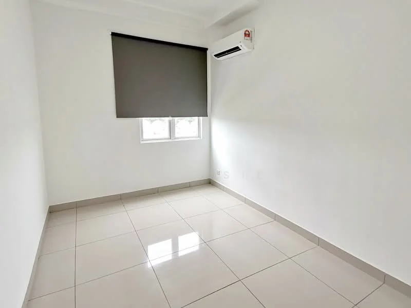 Room features: white painted walls, glossy ceramic tile flooring, window with roller blinds, 1 wall-mounted split AC, natural light from window; style: modern.