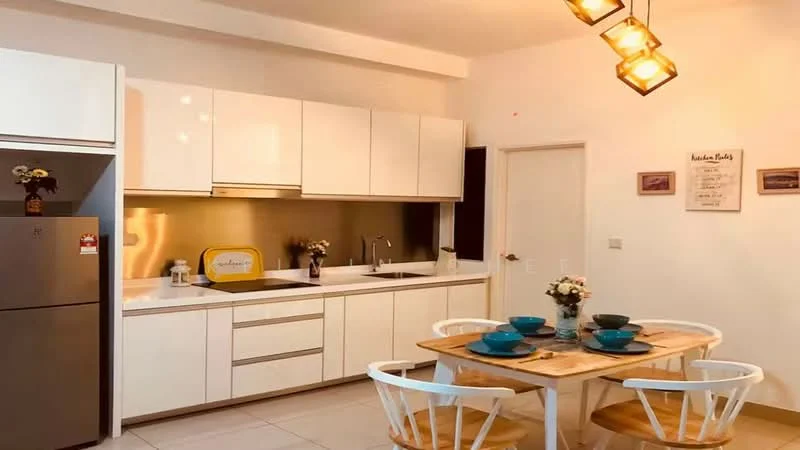Kitchen features: white cabinetry, stainless-steel refrigerator, built-in oven, 4-burner gas hob, single-bowl stainless-steel sink, chrome pull-down faucet, white quartz countertop, grey backsplash, pendant lighting, dining table with wooden top, 4 white wooden dining chairs, decorative vase with flowers; style: modern.