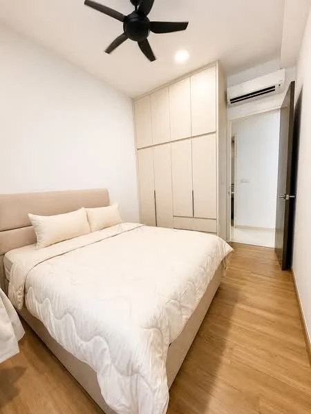 Bedroom features: queen-size bed with upholstered headboard, bedding with cream quilted cover, wooden flooring, built-in wardrobe with sliding doors, ceiling fan with light, wall-mounted split AC, white painted walls, nightstand with lamp; style: modern.