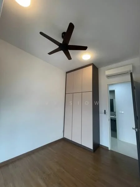 Room features: wooden flooring, white painted walls, 5-blade ceiling fan, recessed LED downlights, built-in wardrobe with sliding doors, wall-mounted split AC, door leading to bathroom, neutral color scheme; style: modern.