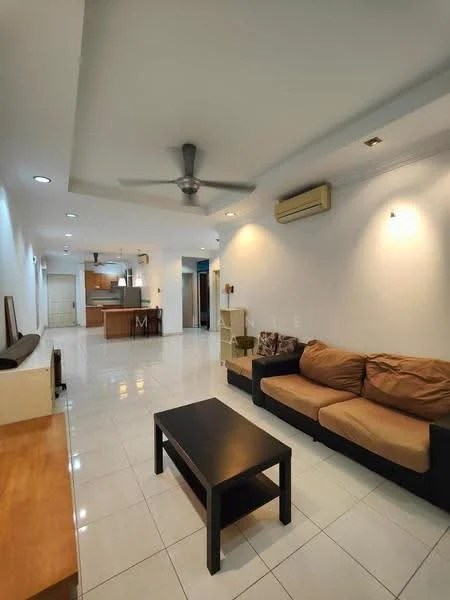 Living features: 3-seater fabric sofa in beige, coffee table, wall-mounted TV, ceiling fan, recessed downlights, white painted walls, glossy white tile flooring, air conditioning unit; style: modern. Kitchen features: open kitchen layout, kitchen island, wood cabinetry, stainless-steel appliances, tile backsplash; style: modern.