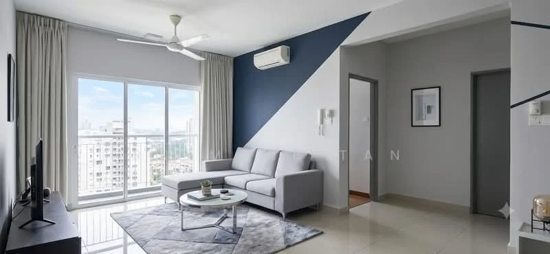 Living features: 3-seater fabric sofa in light grey, coffee table with glass top, area rug with geometric pattern, wall-mounted TV, TV console, floor-to-ceiling windows, white painted walls, accent wall in navy blue, ceiling fan with light, wall-mounted air conditioning unit, curtains in light fabric, tile flooring; style: modern; view: city.