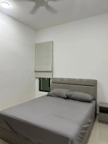 Bedroom features: white painted walls, laminate flooring, 5-blade ceiling fan, queen-size bed with grey upholstered headboard, grey bed linens, nightstand, window with roller blinds; style: modern.