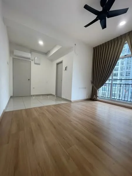 Living features: wooden flooring, white painted walls, 5-blade ceiling fan, floor-to-ceiling windows, curtains, wall-mounted split AC, door to hallway, light fixtures; style: modern.