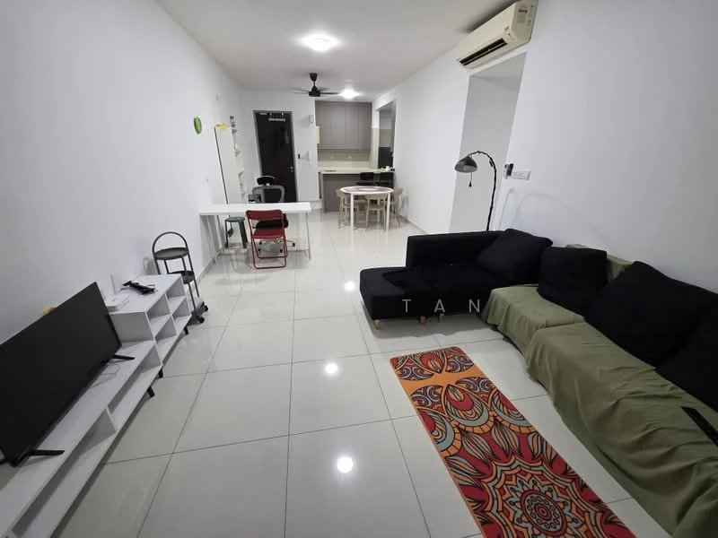 Living features: white painted walls, glossy ceramic tile flooring, 5-blade ceiling fan with light, sofa in black and green fabric, coffee table, TV console, wall-mounted TV, area rug with colorful pattern, dining table with chairs, open kitchen area, air conditioning unit; style: modern.