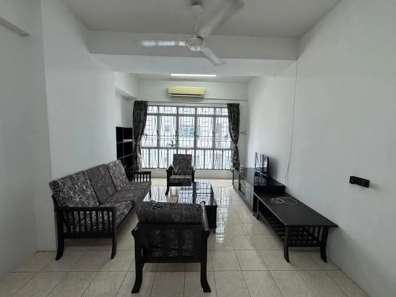 Living features: white painted walls, glossy tile flooring, 5-blade ceiling fan, sofa set with floral pattern, coffee table, TV console, wall-mounted TV, curtains, large windows, air conditioning unit; style: modern.