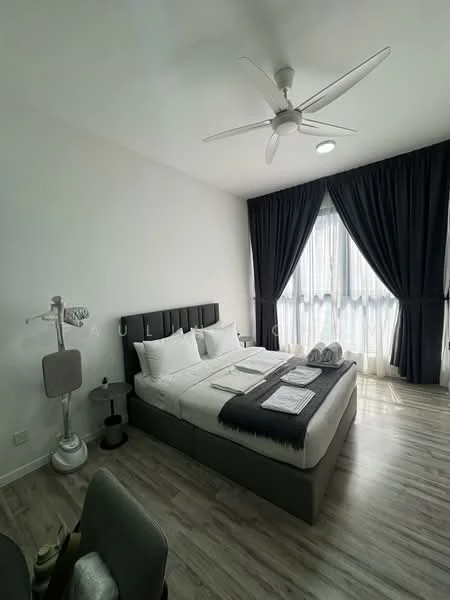 Bedroom features: queen-size bed, upholstered headboard, white bedding, 2 white towels, 5-blade ceiling fan with light, floor-to-ceiling windows, blackout curtains, laminate flooring, decorative bedside lamp, side table, study desk, chair; style: modern.