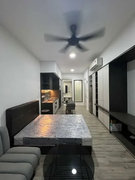 Living features: grey fabric sofa, queen-size bed with mattress, glass coffee table, wall-mounted TV unit, built-in cabinetry, kitchenette with cabinets, stainless-steel fridge, 5-blade ceiling fan with light, laminate flooring, recessed downlights, dining table with chairs, open layout; style: modern.