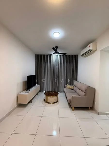 Living features: white painted walls, glossy white tile flooring, 5-blade ceiling fan with light, wall-mounted TV, TV console in white, beige fabric sofa, round coffee table, floor-to-ceiling curtains, air conditioning unit; style: modern.