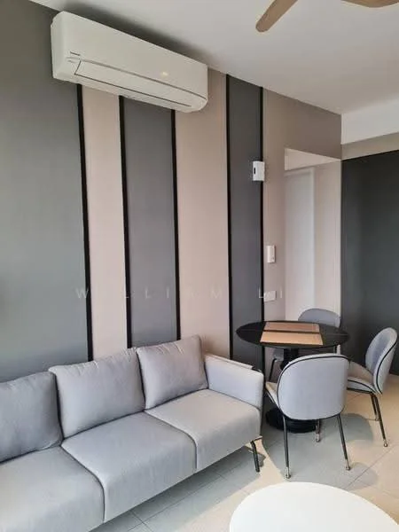 Living features: grey fabric sofa, round dining table, 4 dining chairs, wall-mounted split AC, light-colored tiled flooring, accent wall with vertical stripes in beige and grey, recessed lighting, ceiling fan; style: modern.
