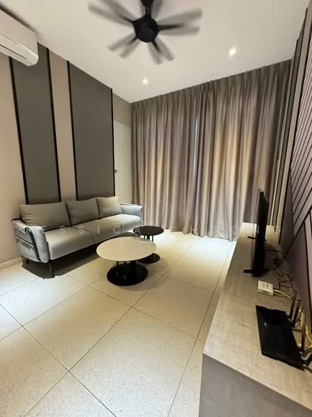 Living features: 3-seater fabric sofa in light grey, round coffee table with black base, wall-mounted TV, ceiling fan with 5 blades, floor-to-ceiling curtains in light grey, light-colored tiled flooring, air conditioning unit on wall, decorative wall paneling in dark grey; style: modern.