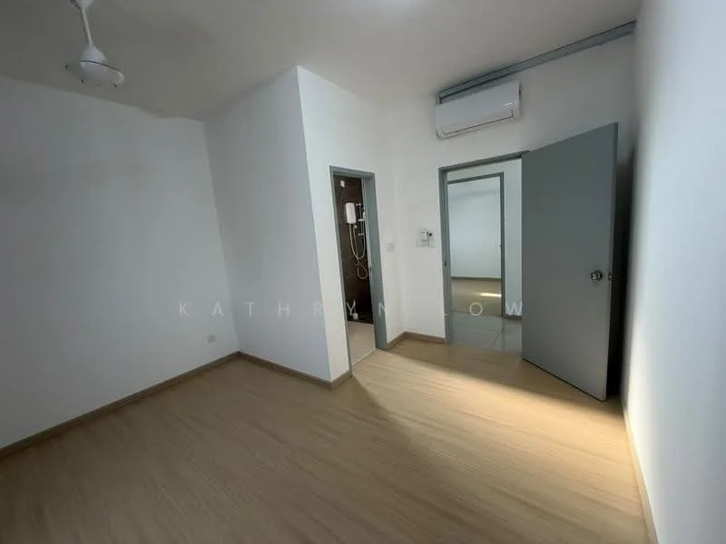 Room features: white painted walls, laminate flooring, ceiling fan, 1 wall-mounted split AC, door with handle, door frame, light switch, window with natural light.