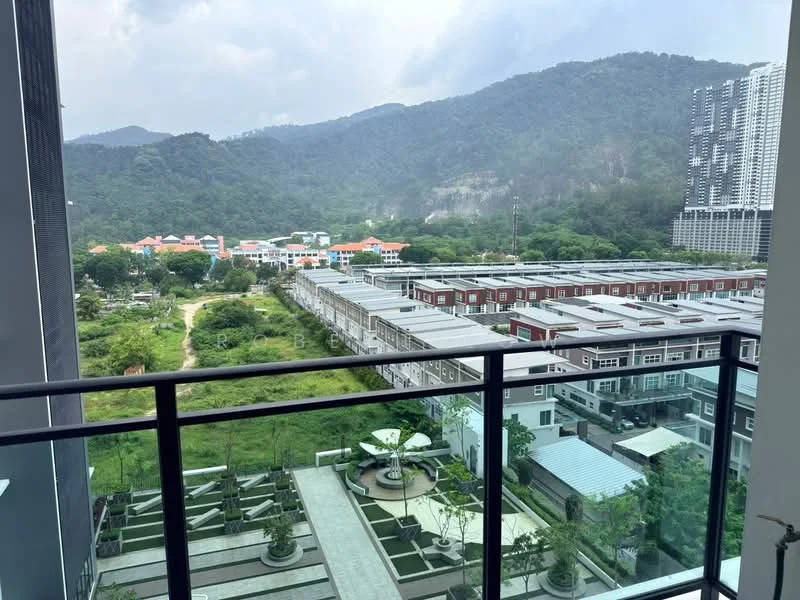 Room view: mountain.