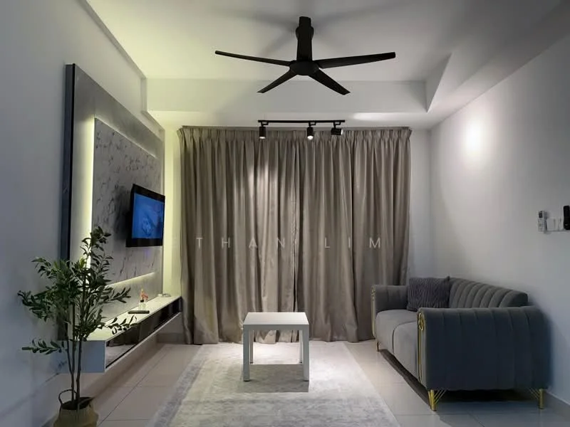 Living features: grey fabric sofa, white coffee table, wall-mounted TV, floating shelf, recessed lighting, 5-blade ceiling fan, curtains in light grey, area rug in light color, decorative plant in pot; style: modern.