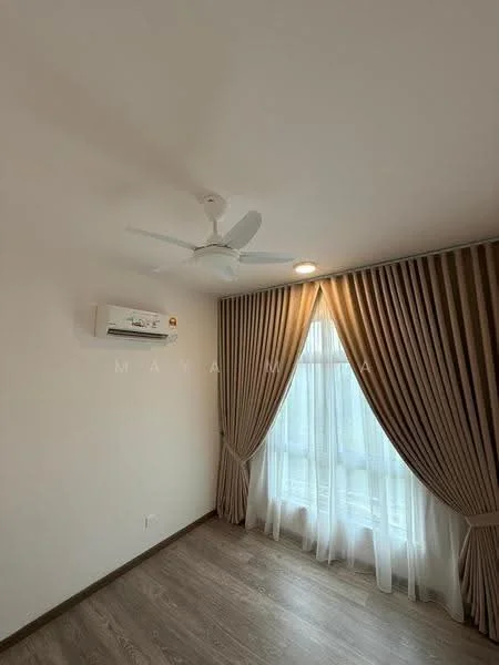 Room features: white painted walls, laminate flooring, 5-blade ceiling fan, wall-mounted split AC, floor-to-ceiling windows, sheer curtains, striped curtains, recessed downlights; style: modern.