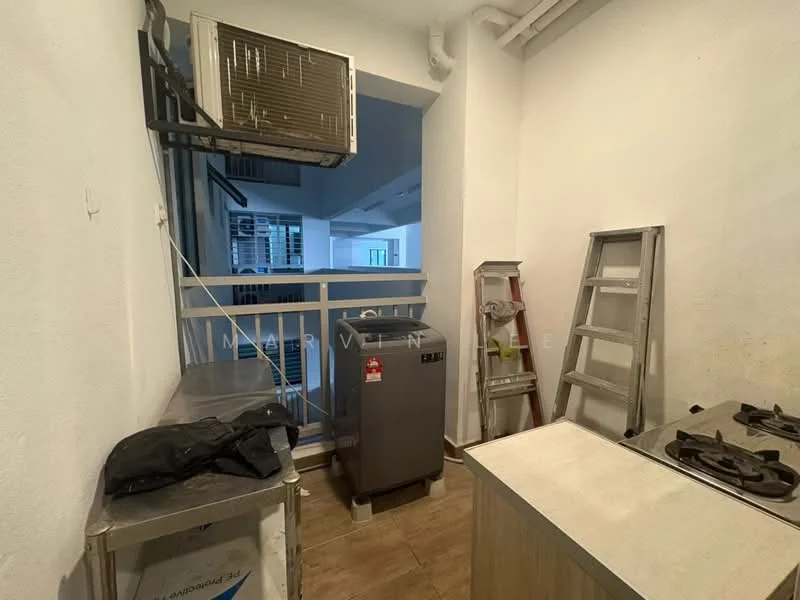 Room features: wall-mounted split AC, stainless-steel countertop, grey tiled flooring, metal ladder, freestanding fridge, 4-burner gas hob, white painted walls, open space layout; style: modern.