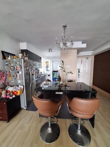 Kitchen features: black granite countertop, stainless-steel fridge, built-in cabinets, chandelier, bar stools, wooden flooring, wall-mounted cabinets, open layout, decorative plants, kitchen island; style: modern.