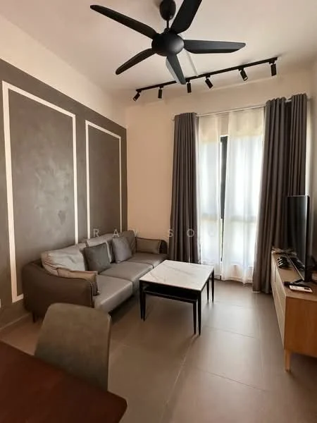 Living features: 3-seater fabric sofa in grey, coffee table, wall-mounted TV, TV console, 5-blade ceiling fan with integrated LED light, recessed downlights, floor-to-ceiling windows, sheer curtains, grey accent wall, light-coloured walls, area rug; style: modern.