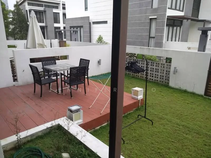 Exterior type: linked terrace house; features: wooden deck, lawn area, outdoor dining set with table and chairs, clothes drying rack, landscaped garden, white painted walls, modern architectural design, umbrella for shade; style: modern.