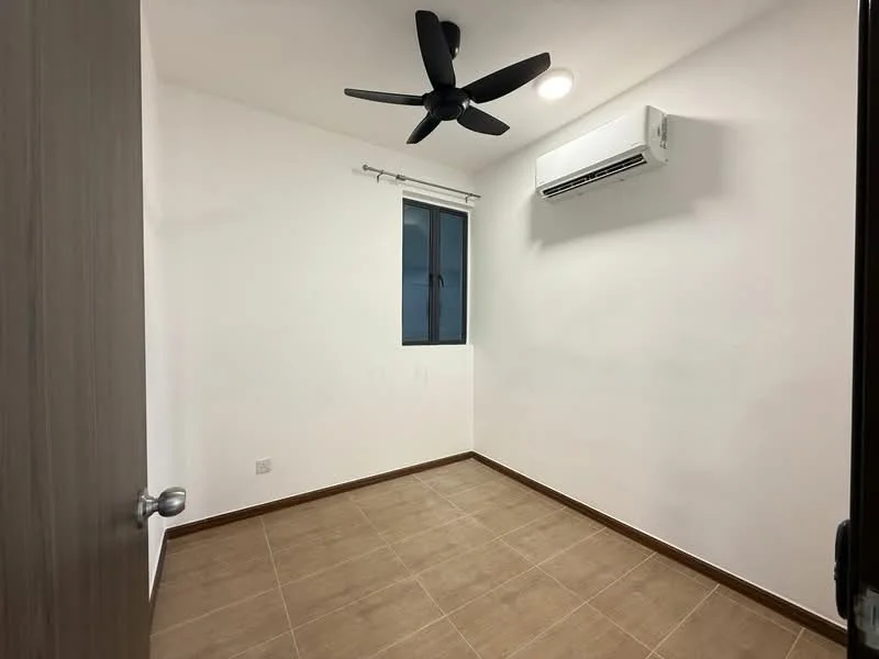 Room features: white painted walls, tile flooring, 5-blade ceiling fan, wall-mounted split AC, single window, brown wooden door, light fixture, baseboard; style: modern.