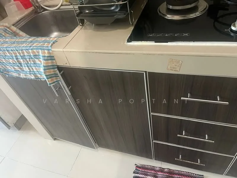 Kitchen features: single-bowl stainless-steel sink, chrome pull-down faucet, laminate countertop, dark wood cabinetry, 4-burner gas hob, built-in stove, tile backsplash, white tiled flooring, dish drying rack, kitchen towel, drawer handles; style: modern.