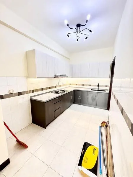Kitchen features: white cabinetry, dark grey lower cabinets, marble countertop, single-bowl stainless-steel sink, chrome pull-down faucet, built-in gas hob, exhaust hood, white tiled walls, grey tiled backsplash, ceramic tile flooring, recessed downlights, 5-blade ceiling fan; style: modern.