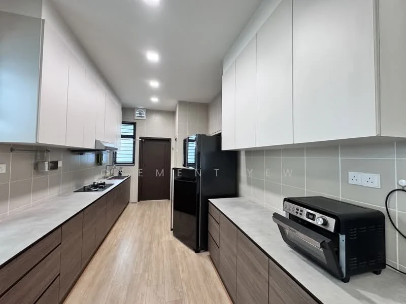 Kitchen features: white cabinetry, brown lower cabinets, grey marble countertop, stainless-steel gas hob, built-in oven, black refrigerator, kitchen island, tile backsplash, wooden laminate flooring, recessed LED downlights, window with blinds, double-basin stainless-steel sink, wall-mounted range hood; style: modern.