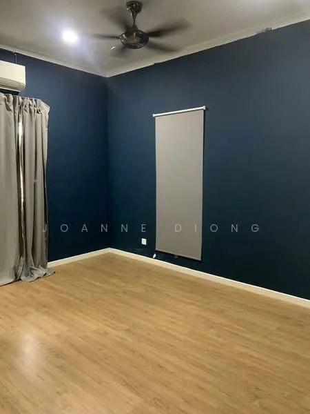 Room features: dark blue painted walls, laminate flooring, 5-blade ceiling fan, wall-mounted split AC, roller blinds, curtains, light fixture, baseboard; style: modern.