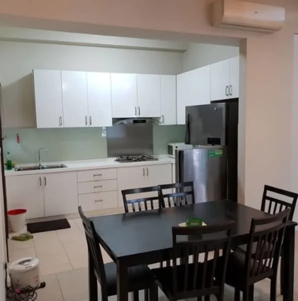 Kitchen features: white shaker cabinets, stainless-steel sink, chrome pull-down faucet, granite countertop, built-in gas hob, built-in oven, microwave, stainless-steel fridge, tile backsplash, tile flooring, 1 wall-mounted split AC, dining table with 6 chairs; style: modern.