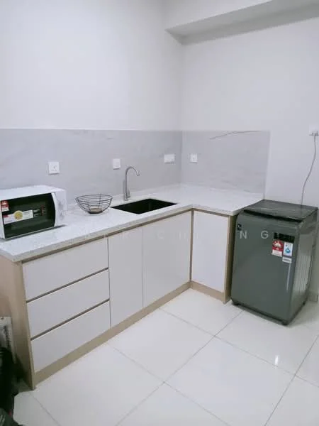 Kitchen features: white shaker cabinets, granite countertop, grey backsplash, single-bowl stainless-steel sink, chrome pull-down faucet, built-in microwave, stainless-steel fridge, ceramic tile flooring, recessed downlights; style: modern.