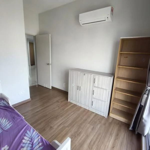 Bedroom features: laminate flooring, white painted walls, 1 wall-mounted split AC, single bed, wooden wardrobe, open shelving unit, door leading to hallway, curtains; style: modern.