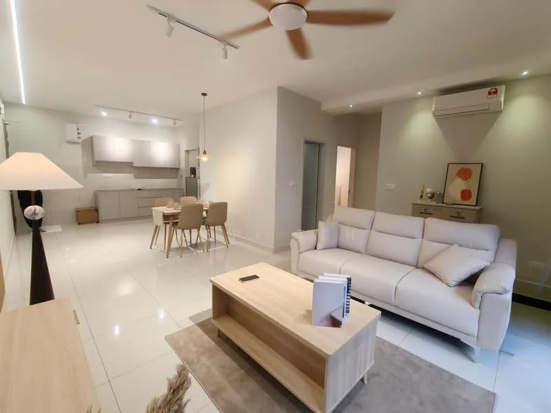 Living features: 3-seater fabric sofa in light beige, coffee table in light wood, area rug with neutral color, floor lamp with white shade, ceiling fan with integrated light, wall-mounted air conditioning unit, recessed LED downlights, light-colored walls, white tiled flooring, decorative wall art, dining table with 4 chairs in light wood, open kitchen area with cabinetry; style: modern.