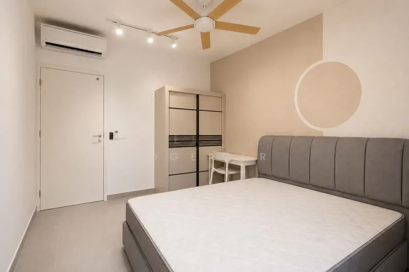 Bedroom features: queen-size bed with upholstered headboard, light grey bedding, white painted walls, accent wall with circular design, light grey floor tiles, 5-blade ceiling fan with light, wall-mounted air conditioning unit, built-in wardrobe with sliding doors, small white dining table, two white chairs; style: modern.
