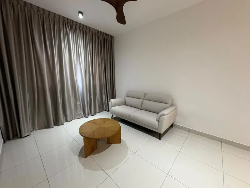 Living features: light grey leather sofa, round wooden coffee table, white tiled flooring, floor-to-ceiling curtains in grey, recessed downlight, ceiling fan with wooden blades, plain white walls; style: modern.