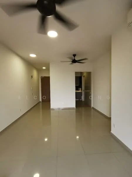Living features: white painted walls, polished ceramic tile flooring, 5-blade ceiling fan, recessed downlights, open layout, doorway leading to kitchen, air conditioning unit, neutral color scheme; style: modern.