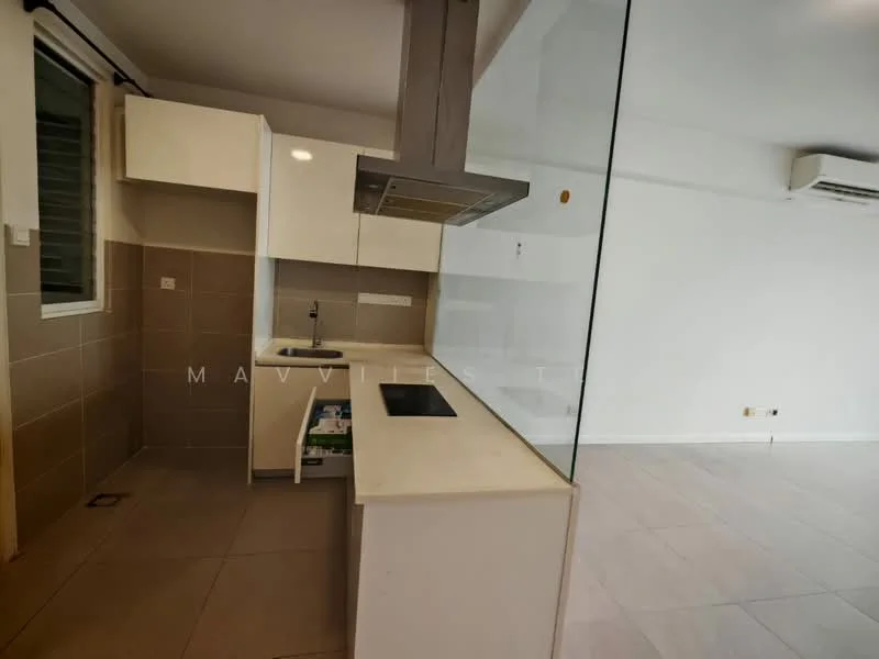 Kitchen features: white cabinetry, stainless-steel sink, chrome pull-down faucet, built-in oven, 4-burner gas hob, exhaust hood, grey tiled backsplash, light grey tile flooring, wall-mounted split AC; style: modern.