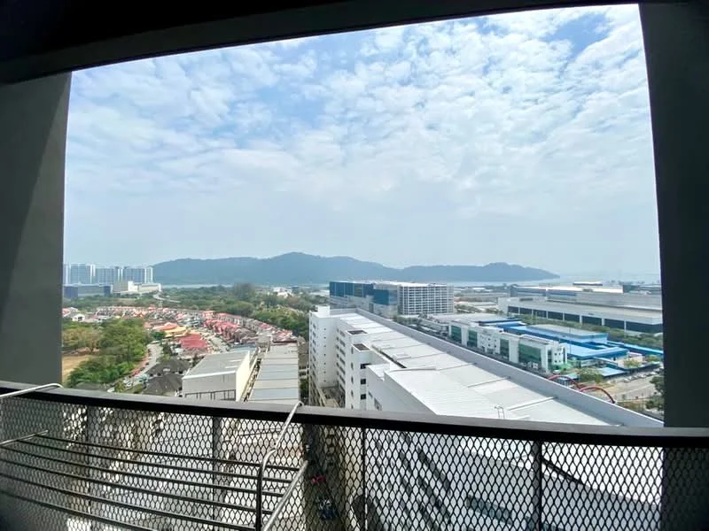 Room view: mountain.