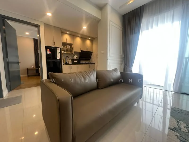 Living features: 3-seater leather sofa in beige, marble tile flooring, floor-to-ceiling windows, sheer curtains, recessed downlights, wall-mounted TV, kitchenette with cabinets, black refrigerator, microwave, kettle, countertop with bar stools; style: modern; view: city.