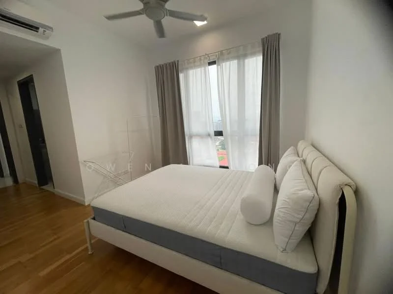 Bedroom features: queen-size bed, upholstered headboard, bedside pillows, floor-to-ceiling window, sheer curtains, wooden flooring, 5-blade ceiling fan, wall-mounted air conditioning unit, decorative wall, light-colored walls; style: modern; view: city.