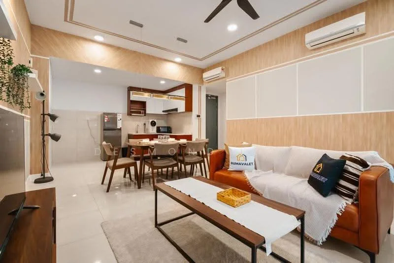 Living features: 3-seater leather sofa in brown, coffee table with wooden legs, area rug in light color, wall-mounted TV, TV console, ceiling fan with light, recessed LED downlights, decorative wall paneling, air conditioning unit, open-plan layout to kitchen and dining area; style: modern. Kitchen features: stainless-steel fridge, built-in oven, ceramic cooktop, kitchen cabinetry in dark wood, countertop in light color, sink with faucet, microwave, open shelving, tile backsplash; style: modern. Dining features: 4-seater dining table in wood, upholstered dining chairs, decorative centerpiece, wall-mounted air conditioning unit; style: modern.