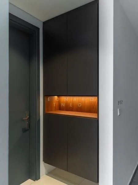 Room features: dark cabinetry, wooden shelf with backlighting, grey walls, light tile flooring, modern door, minimalist design; style: modern.