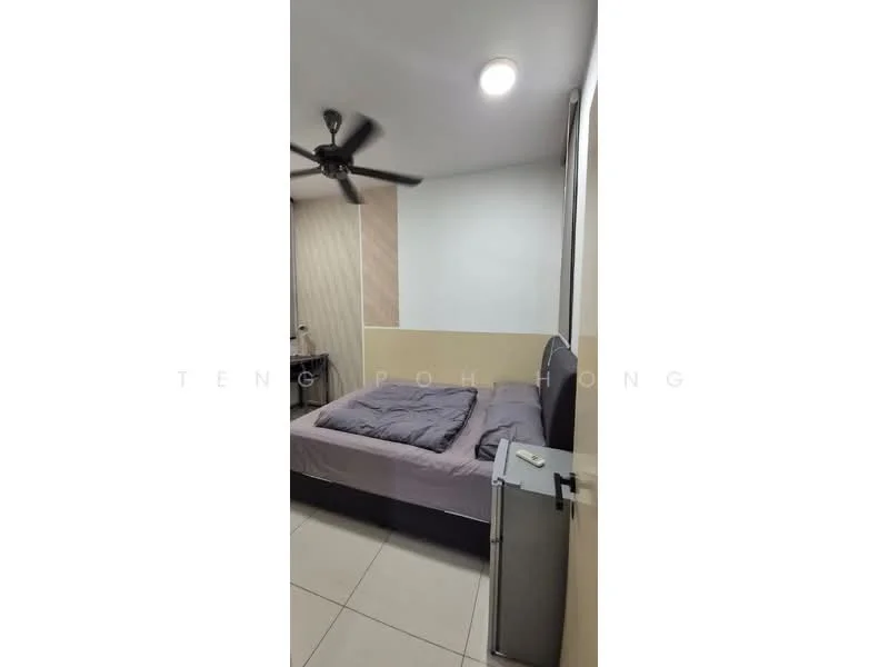 Bedroom features: queen-size bed with grey bedding, upholstered headboard, 2 bedside tables, ceiling fan, recessed ceiling lights, cream painted walls, tile flooring, built-in wardrobe, window with blinds; style: modern.