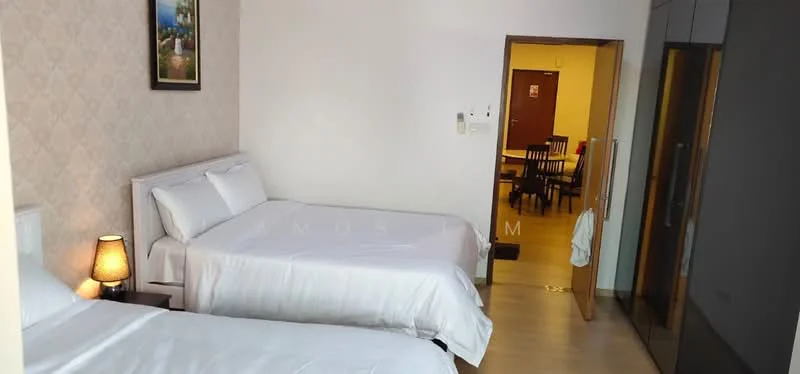 Bedroom features: two single beds with white bedding, wooden bedside lamp with warm light, light wood flooring, built-in wardrobe with mirrored doors, decorative wall with floral pattern, framed artwork on the wall, window with natural light, dining table with chairs visible in the background; style: modern.