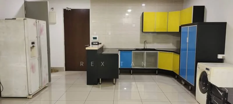 Kitchen features: L-shaped kitchen layout, black countertop, stainless-steel sink, chrome faucet, yellow upper cabinets, blue lower cabinets, glass-front cabinet doors, built-in oven, freestanding refrigerator, front-load washing machine, white tiled flooring, white painted walls, recessed lighting; style: modern.