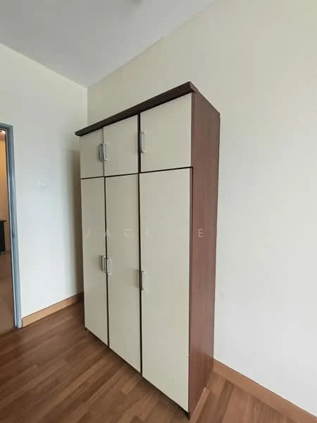 Room features: wooden flooring, built-in wardrobe with two-tone finish, cream cabinet doors, dark wood top, metal handles; style: modern.