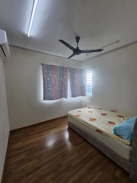 Bedroom features: wooden flooring, white painted walls, ceiling fan, window with blinds, double bed with mattress, bedside table, decorative curtains, air conditioning unit; style: modern.
