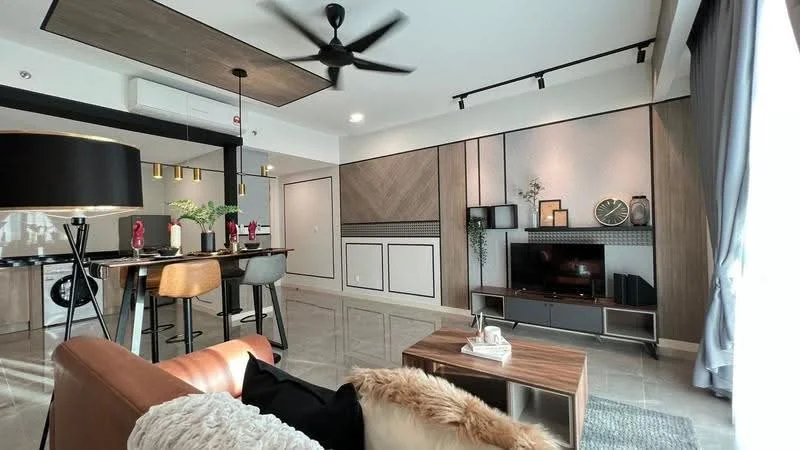 Living features: 5-blade ceiling fan with light, wall-mounted TV, TV console, coffee table, sofa in brown leather, decorative cushions, area rug, recessed downlights, wood panel accent wall, large windows with sheer curtains, open-plan layout with dining area, dining table with four chairs; style: modern. Kitchen features: kitchen island, stainless-steel appliances, open shelving, black cabinetry, white countertops, pendant lighting; style: modern.