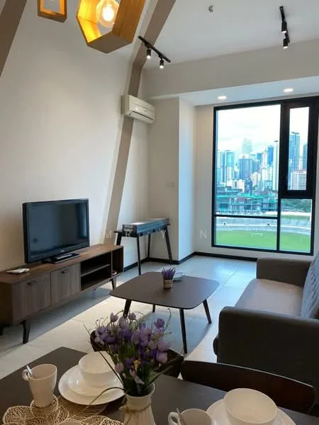 Living features: floor-to-ceiling windows, city view, 3-seater fabric sofa in grey, wooden coffee table, TV console, wall-mounted TV, decorative vase with flowers, 1 wall-mounted split AC, recessed LED downlights, wooden side table, area rug; style: modern.