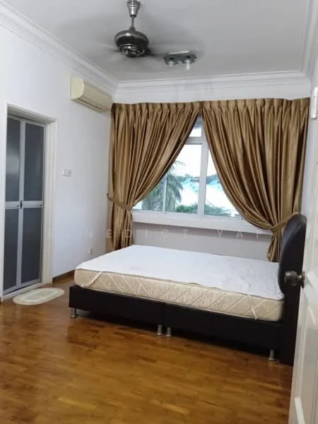 Bedroom features: wooden flooring, white painted walls, tray ceiling, 5-blade ceiling fan, floor-to-ceiling window, curtains in gold color, queen-size bed, bedside rug, air conditioning unit; style: modern; view: garden.
